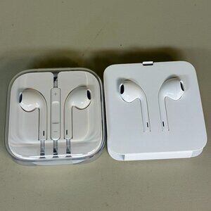 Apple iPhone EarPods Wired Earbuds 3.5mm Jack & Lightning Connector Bundle Of 2
